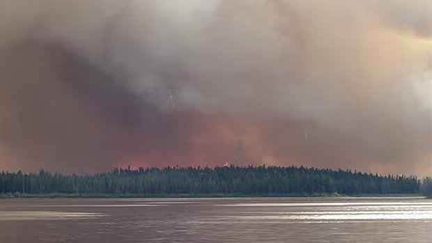 Wildfires prompt First Nation in northwestern Ontario to order vulnerable residents to leave