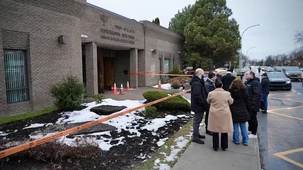 Man who pleaded guilty to firebombing synagogue in Montreal’s West Island says he accepted $15K contract