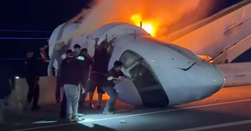 Private Jet Crashes on Highway in Laredo, Texas, Killing 1