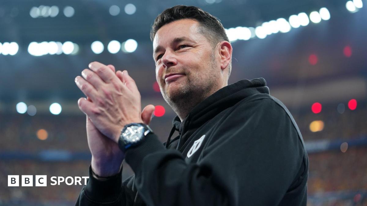 Pierre Sage: Crystal Palace hold talks with Lens manager