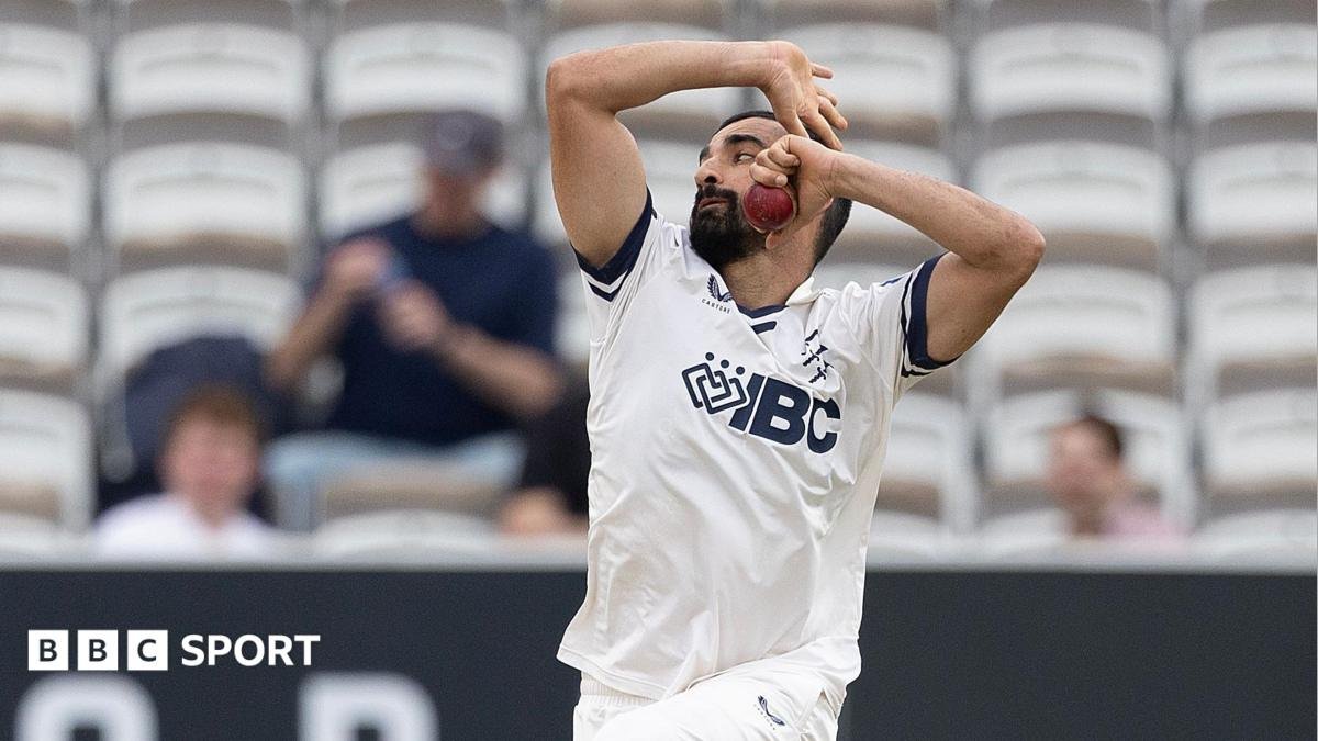 County Championship: Zafar Gohar stars as Middlesex beat Worcestershire