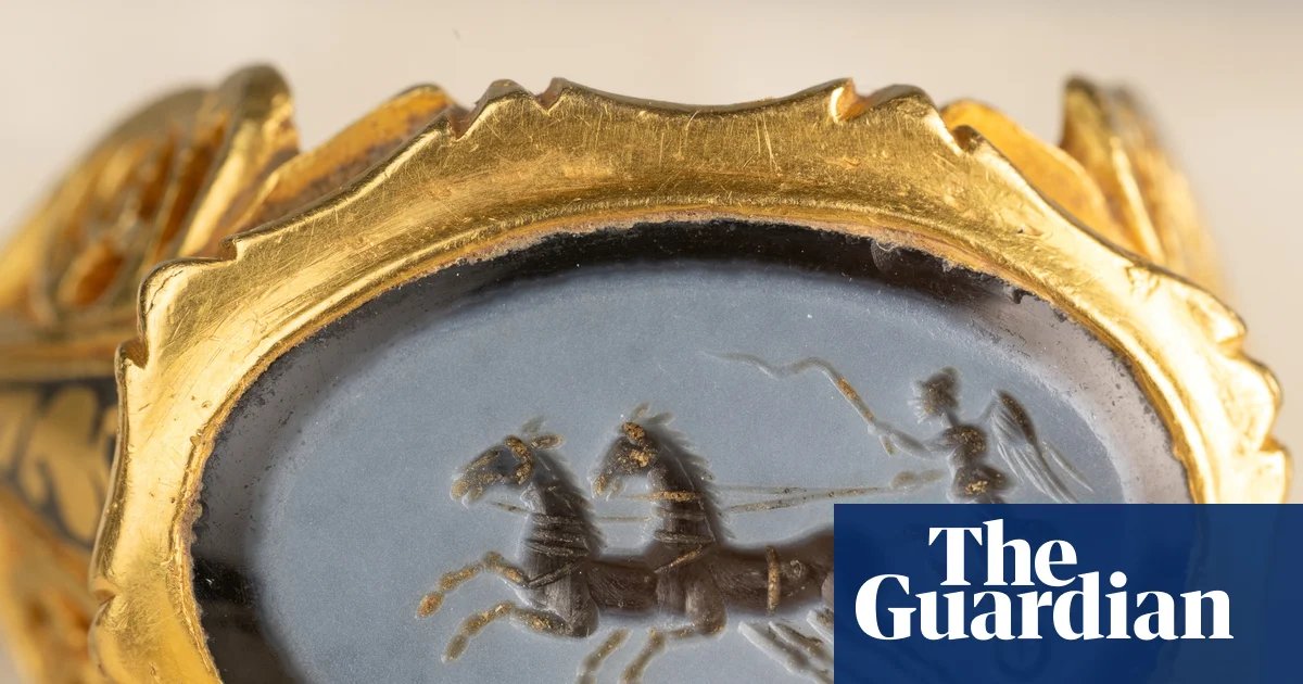 Somerset detectorist strikes gold with ‘spectacular’ Roman ring find | Roman Britain