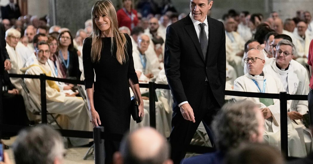 The Wife of Spain’s Leader Is Accused of Graft. It May Actually Help Him.