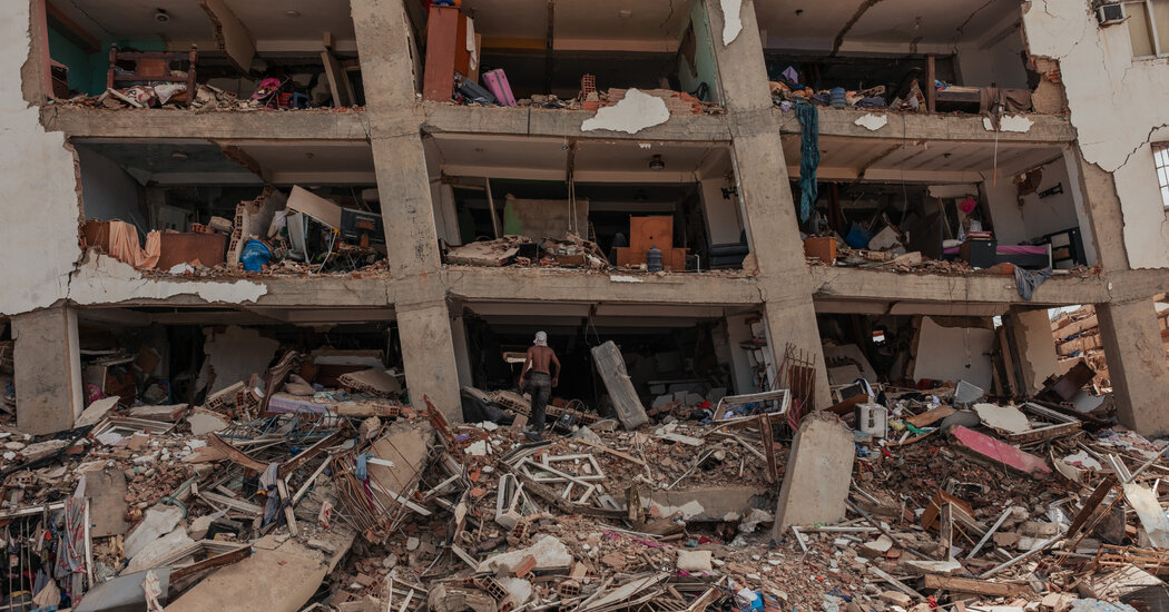 After Venezuela Earthquakes, La Guaira Residents Search for Loved Ones in the Rubble
