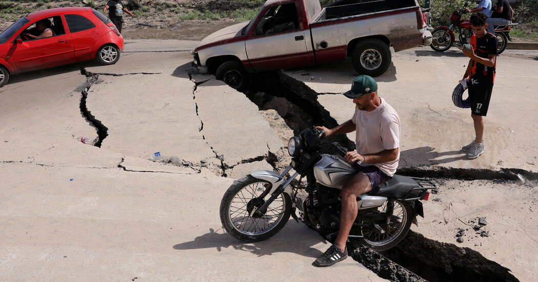 Venezuela Earthquakes Live Updates: At Least 164 Dead as Rescuers Search for Survivors