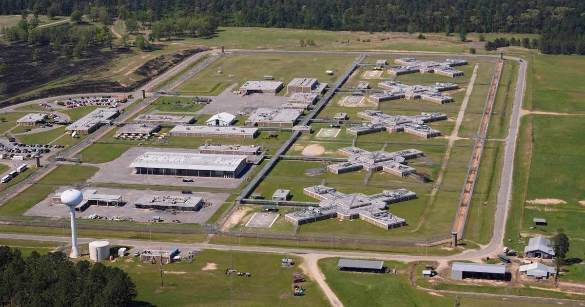 DHS watchdog finds use-of-force issues, and safety and sanitation concerns at Louisiana ICE center