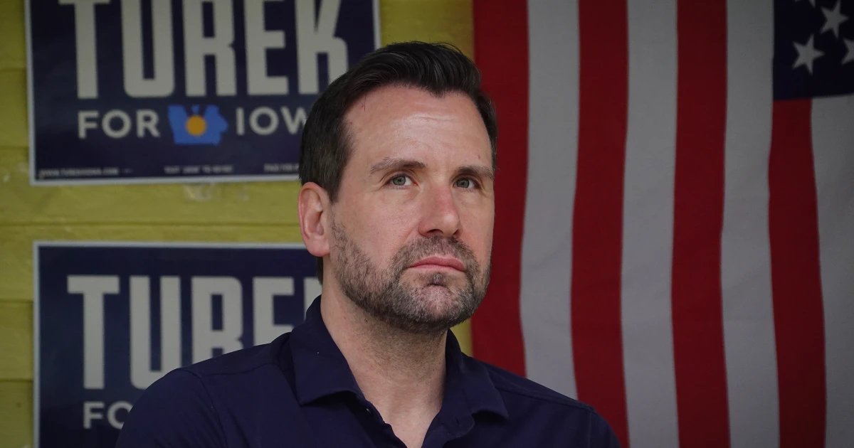 Turek, Hinson advance to midterms after Iowa Senate primary election wins