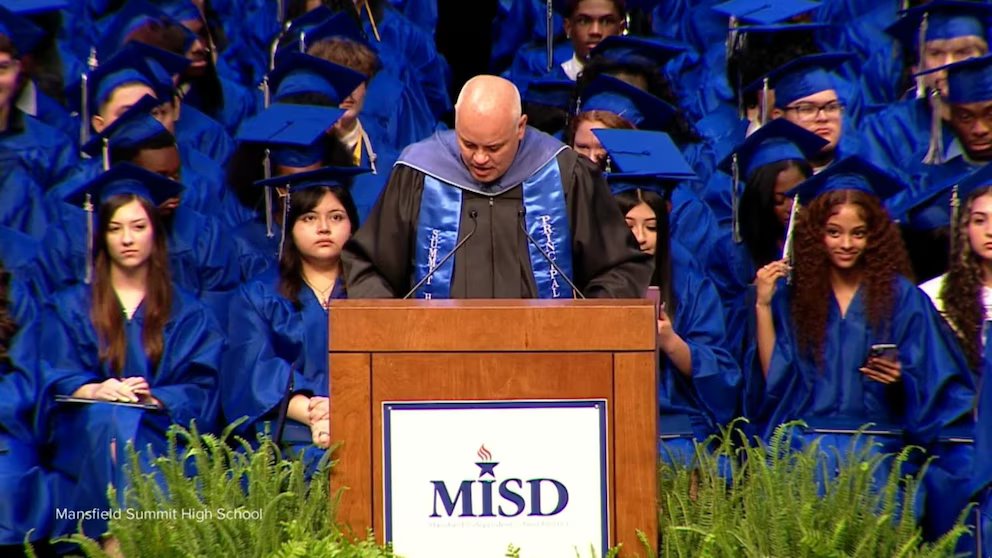WATCH:  David Muir shares Texas high school principal's surprise from graduating class