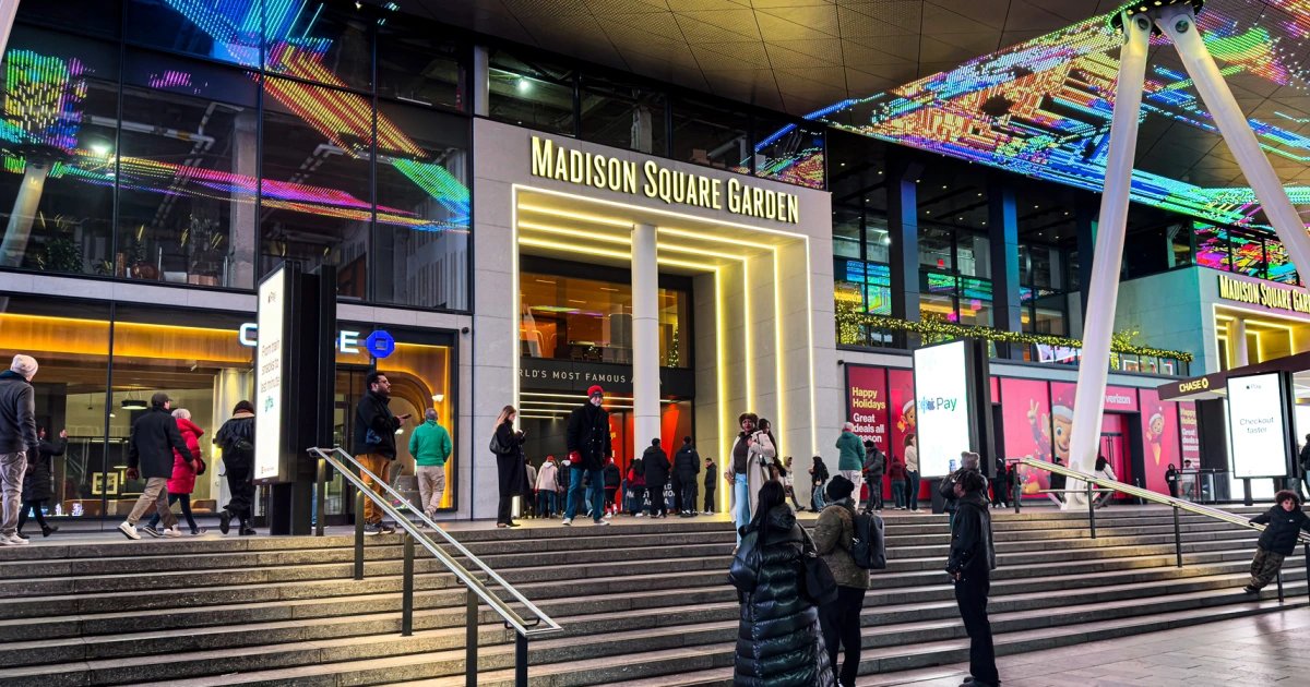 Man dies after falling from balcony during Madison Square Garden concert