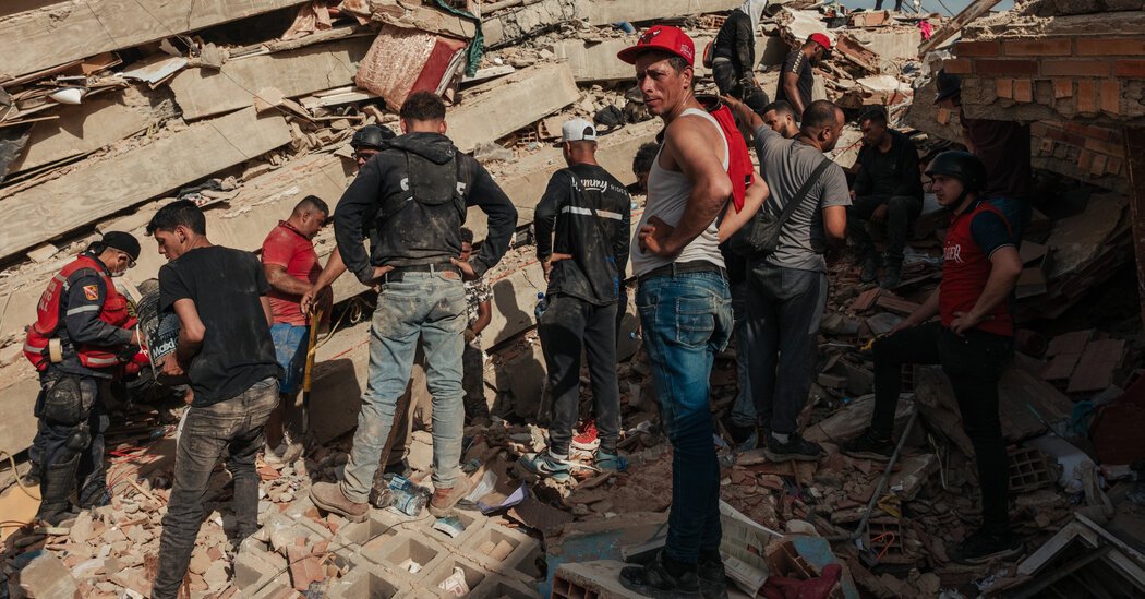 In Venezuela’s Ruins, Civilians Fill the Gaps One ‘Grain of Sand’ at a Time