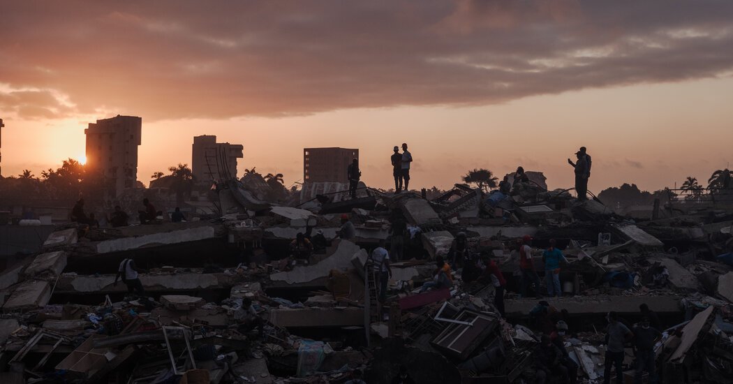 Venezuela Live Updates: Rescuers Battle Through Aftershocks in Search for Survivors