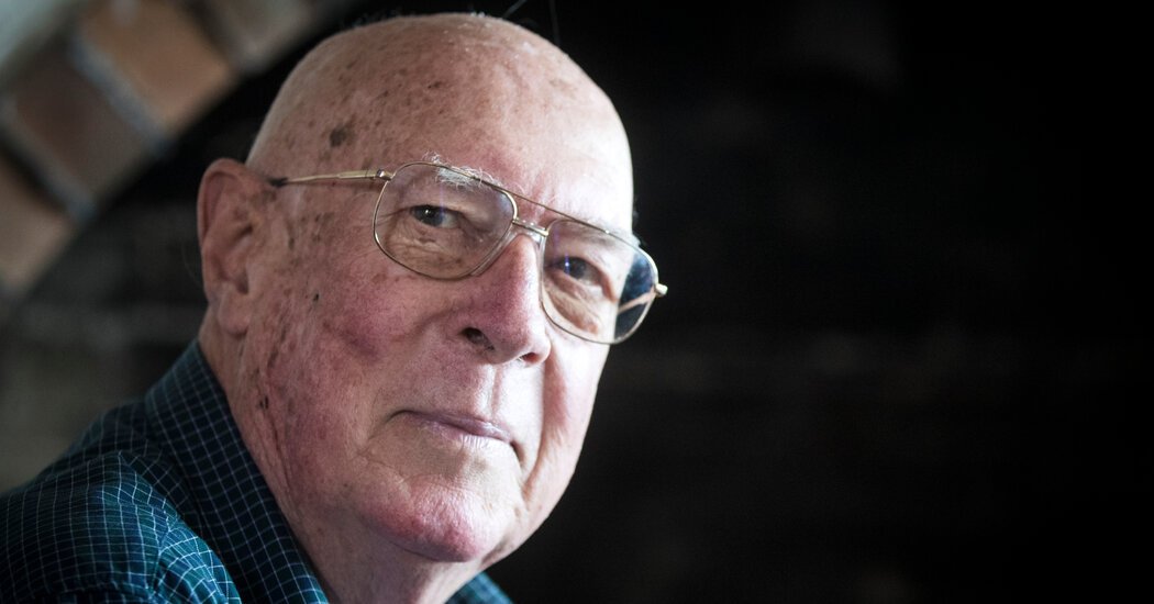 Les Mills, Olympian Who Founded Fitness Chain, Dies at 91