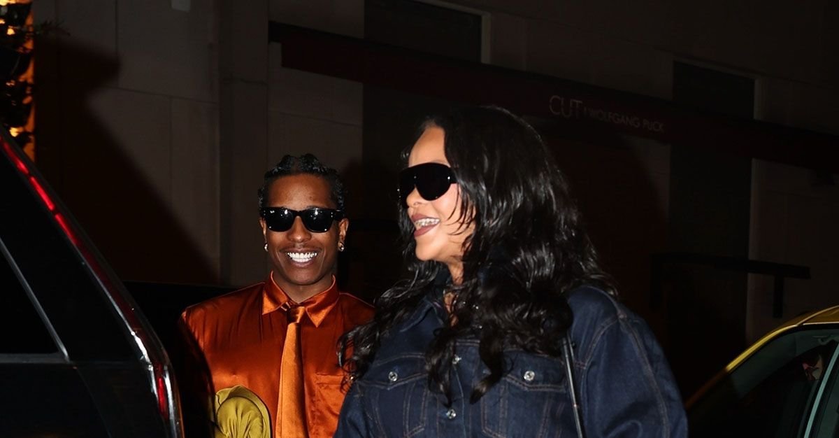 Rihanna Just Made Cropped Skinny Jeans Look Modern
