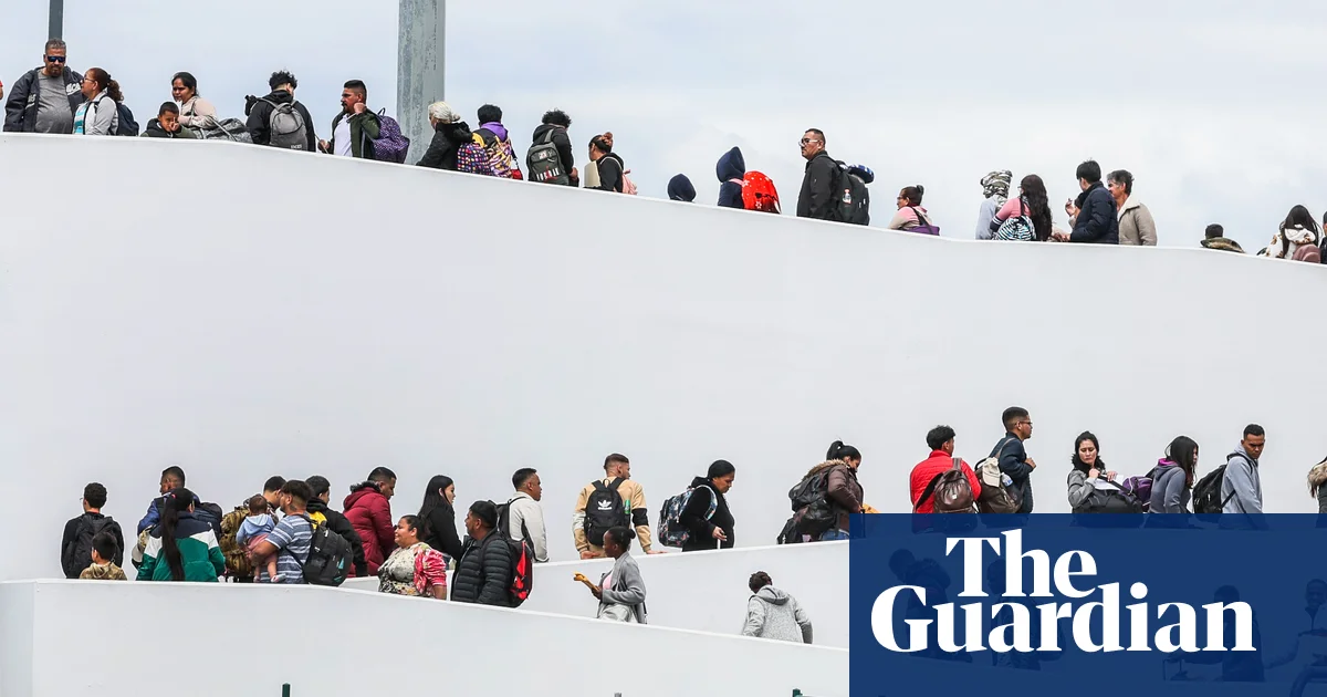 Supreme court lets Trump turn back asylum seekers at US-Mexico border | US supreme court