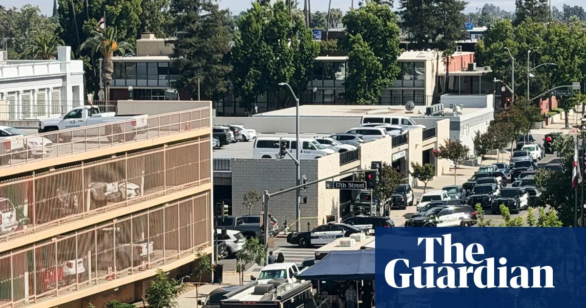 California: Bakersfield police respond as man with bomb holds hostages in bank | California