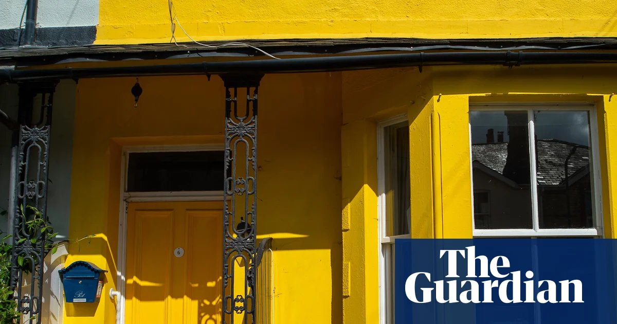 UK house prices fall for third successive month amid Iran war uncertainty | Housing market