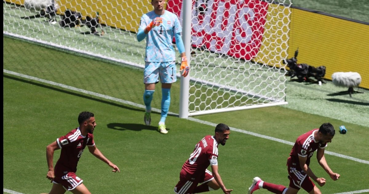 Khoukhi de cabeza anota el agónico empate de Qatar ante Suiza en el último suspiro del juego