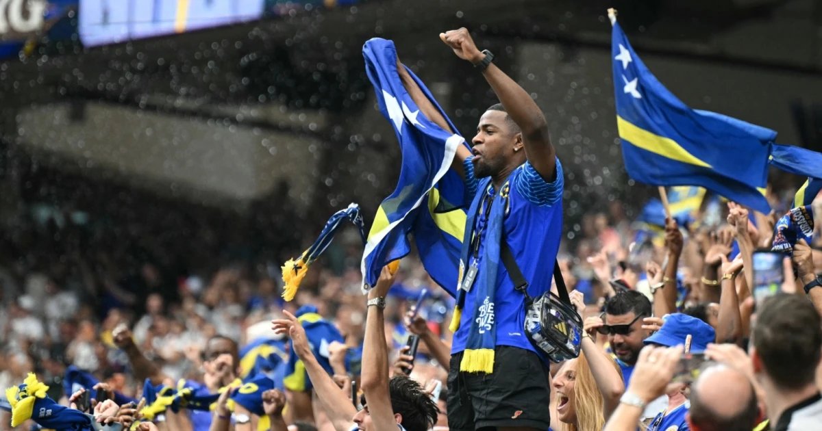 La afición de Curazao explota de alegría con su primer gol mundialista