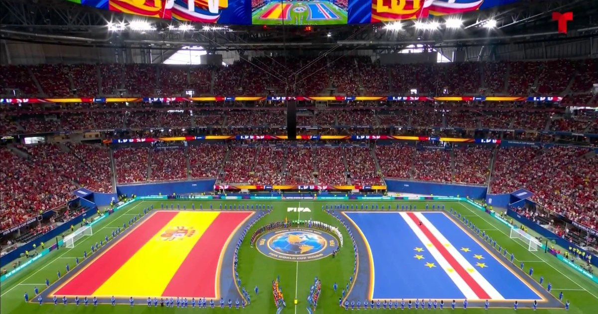 ¡Todo un estadio detrás de La Roja! Suena el himno de España