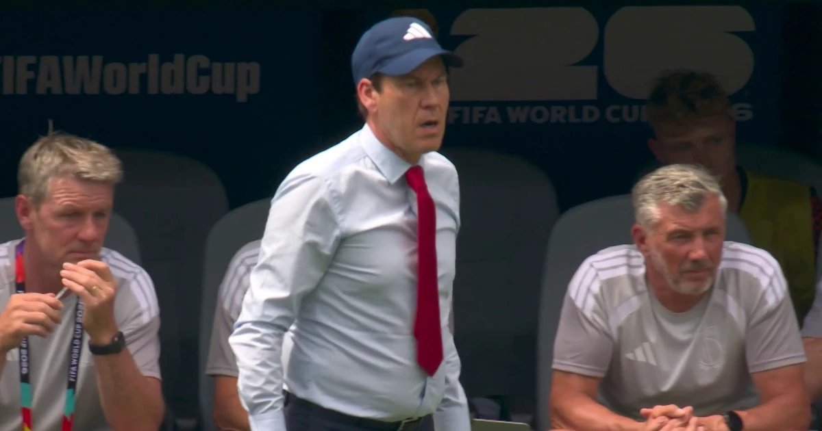 Rudi García, entrenador de Bélgica, explota de júbilo tras el gol a Egipto