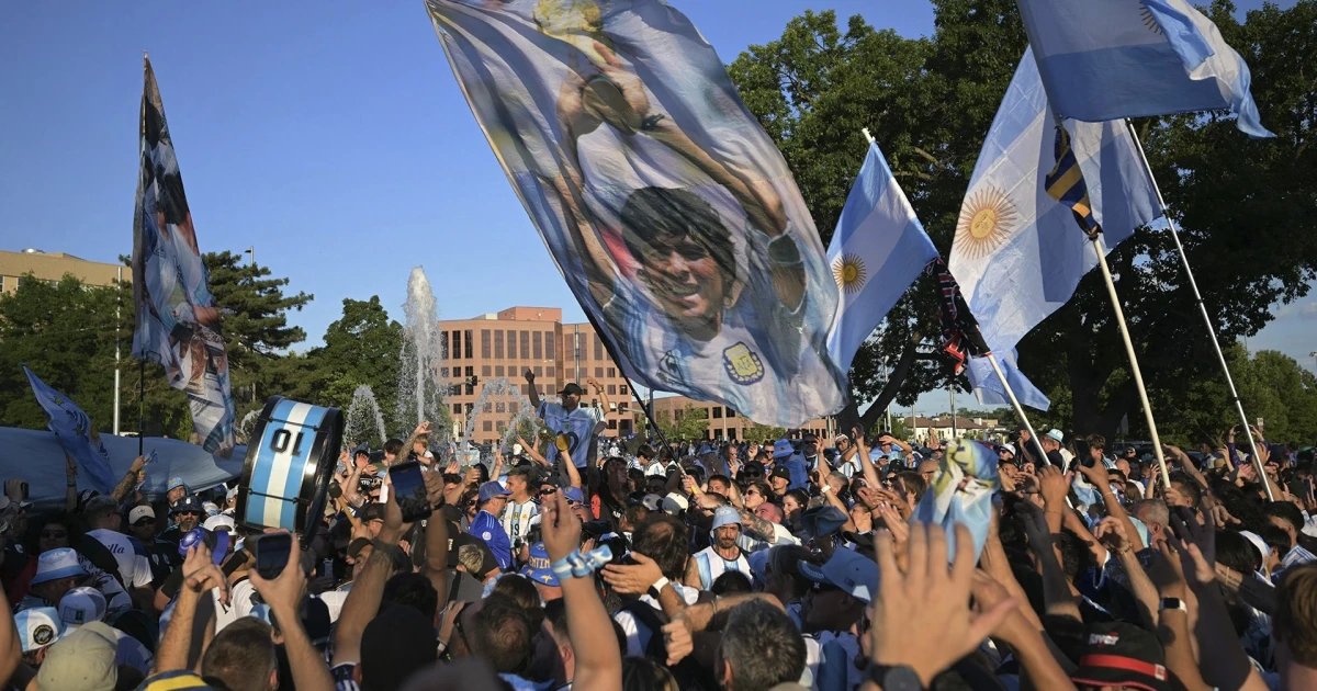 Kansas City es Albiceleste! Impresionante banderazo de Argentina previo al debut de la selección