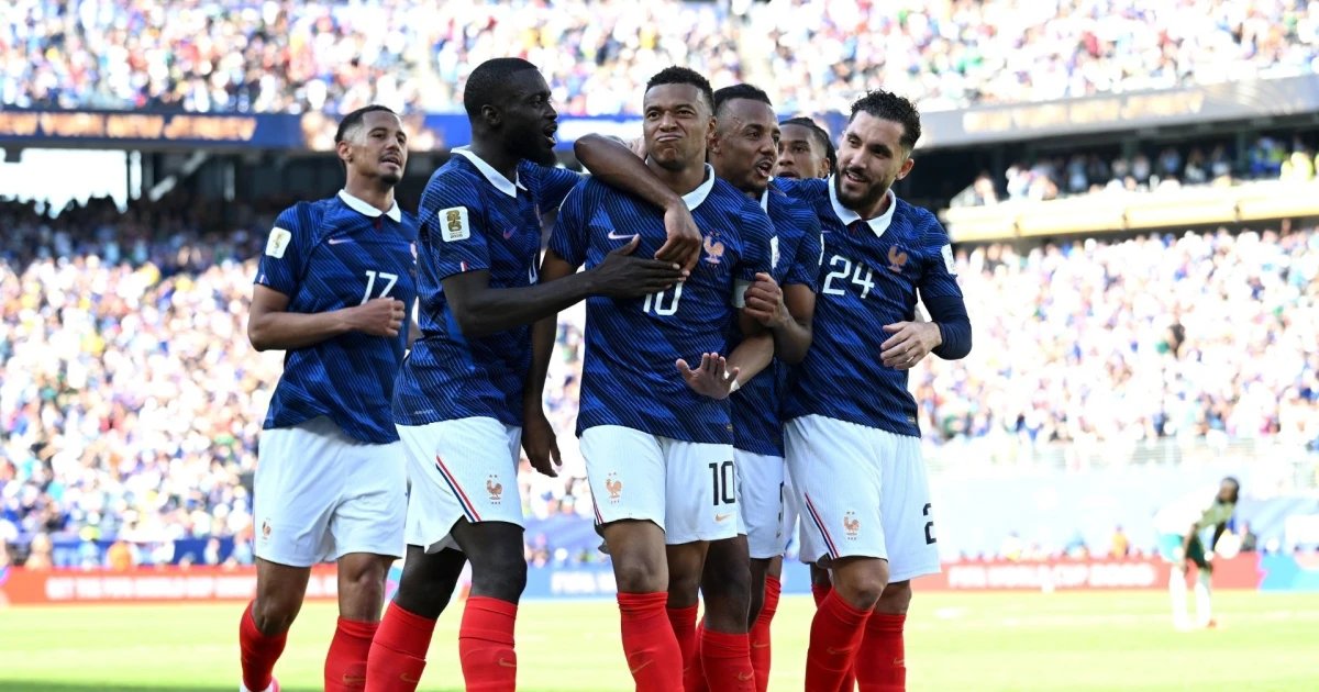 BOMBAZO y GOLAZO de Kylian Mbappé para su doblete vs Senegal