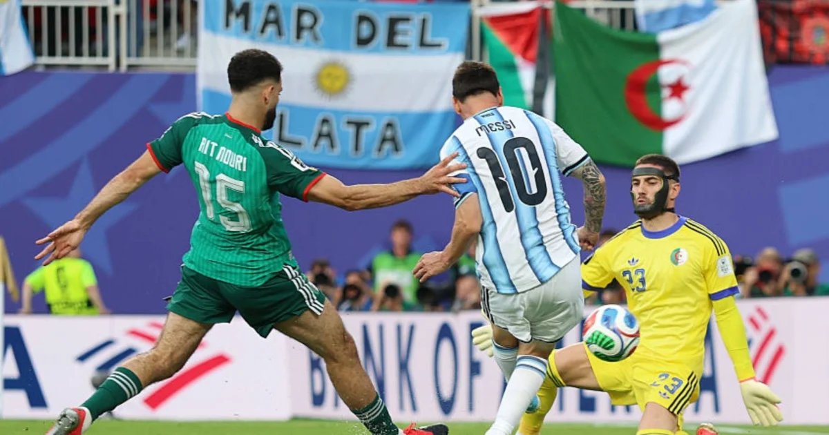 Gol de Messi anulado: exquisito disparo de zurda pegado al poste pero fuera de juego ante Argelia