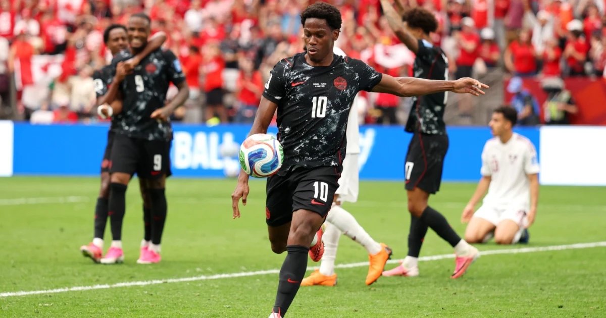 Jugadores y cuerpo técnico de Canadá muestran su apoyo a Ismael Koné quien sufrió fractura