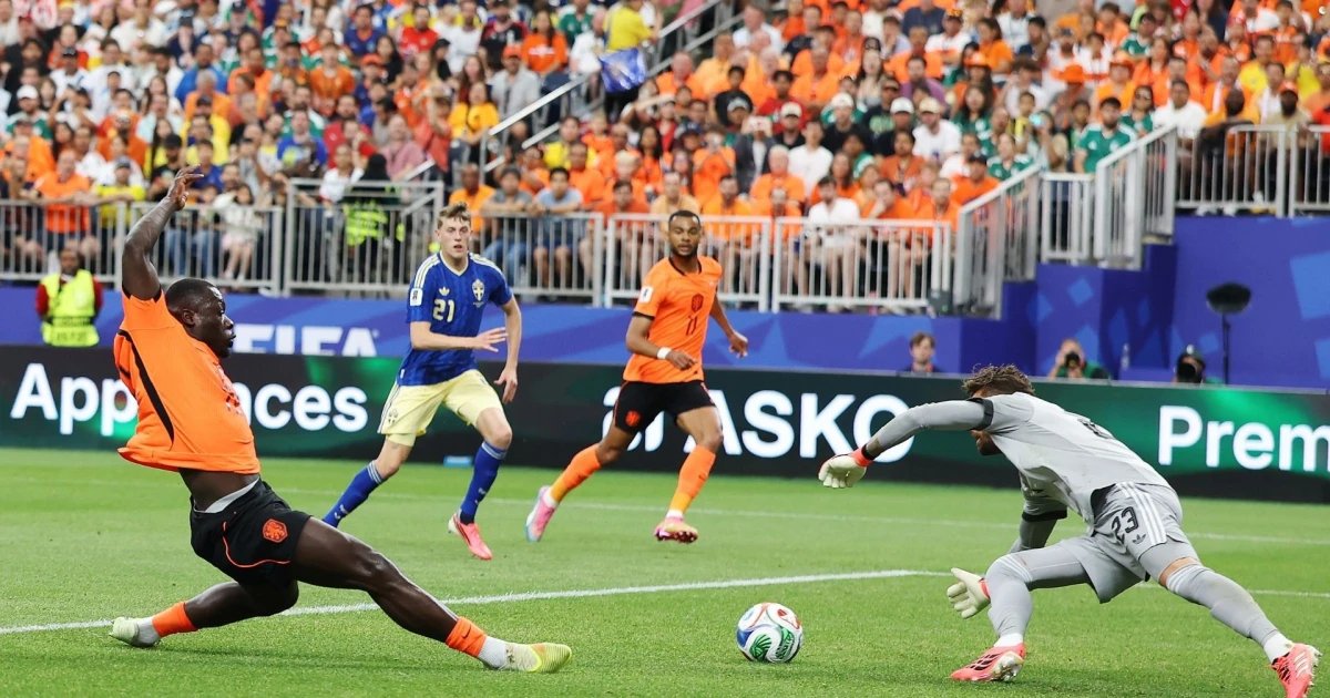 Doblete de Brian Brobbey para el 2-0 de Países Bajos que juega un fútbol total sorprendente
