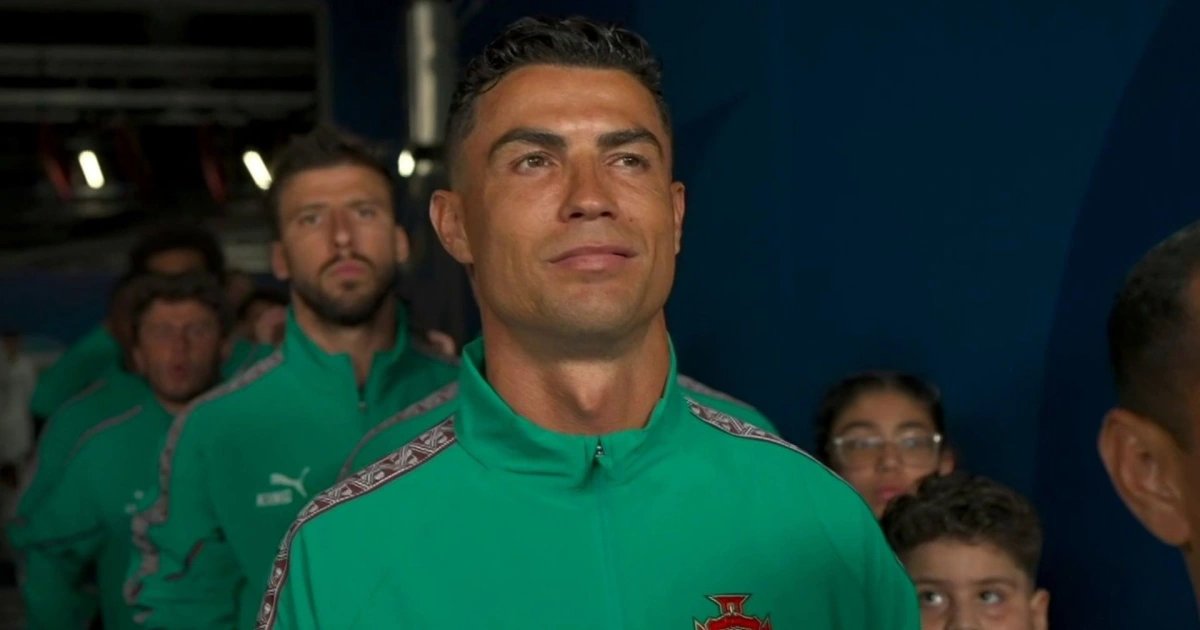 A Cristiano Ronaldo no dejan de gritarle que lo aman… y él solo sonríe