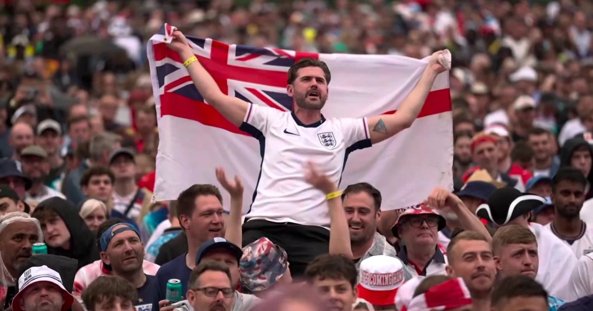 El canto y el baile enciende a los aficionados de Inglaterra y Ghana