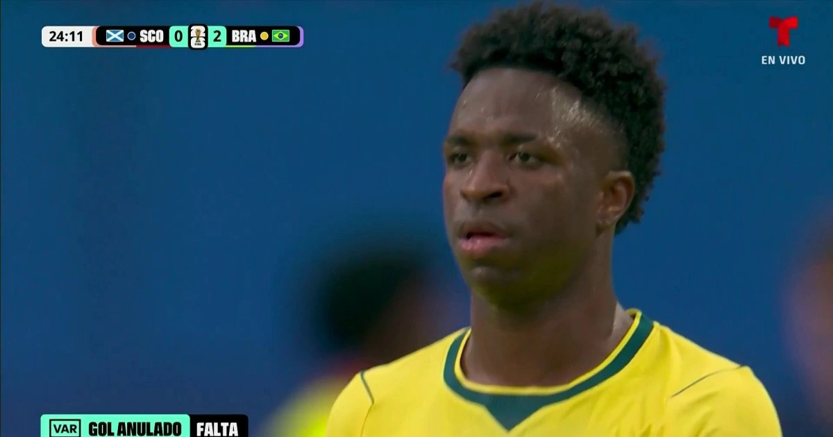 Gol anulado a Brasil: el VAR le quita el segundo a Vinícius tras otro regalo de Escocia