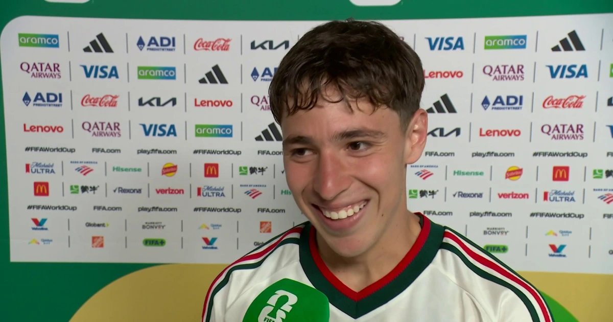 Mateo Chávez celebra su primer gol en un Mundial