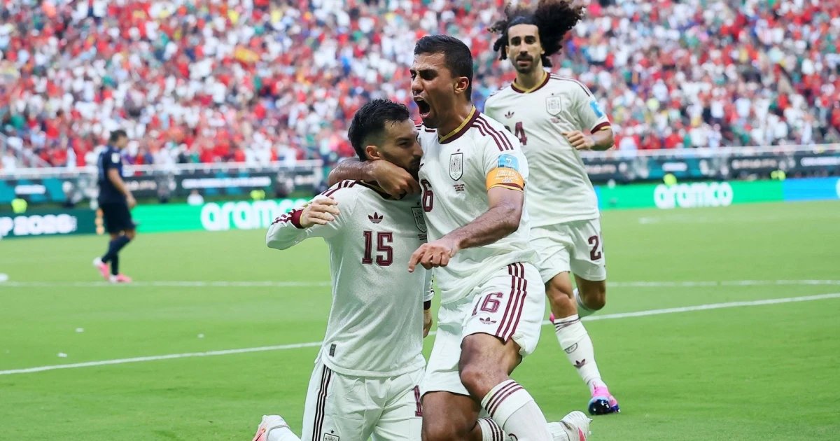 Alex Baena vence a Muslera y logra el primero de la noche para España sobre Uruguay