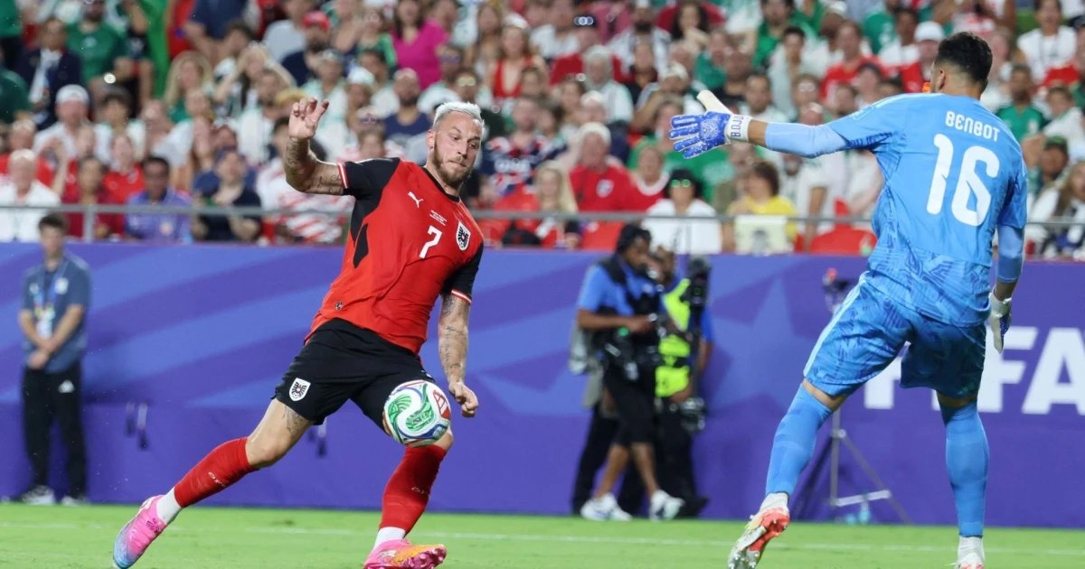 Marko Arnautovic remata y, con fortuna, logra el primero para Austria sobre Argelia