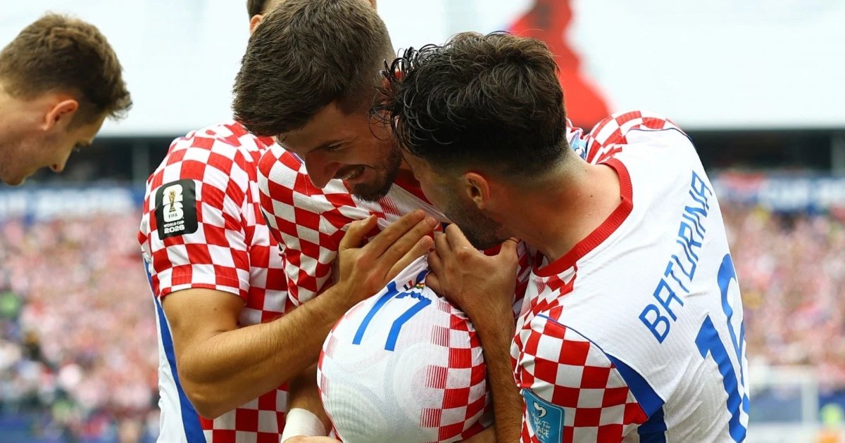 Petar Sucic abre el marcador para Croacia con un riflazo fuera del área