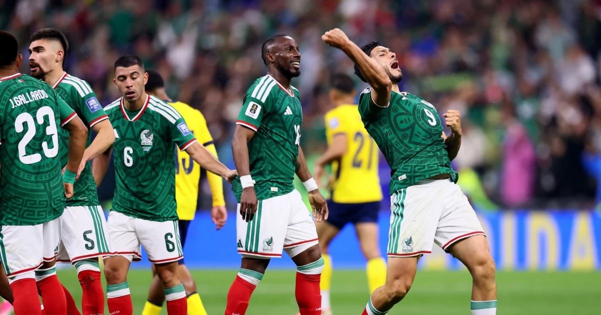 Raúl Jiménez aparece y consigue el segundo gol para México sobre Ecuador