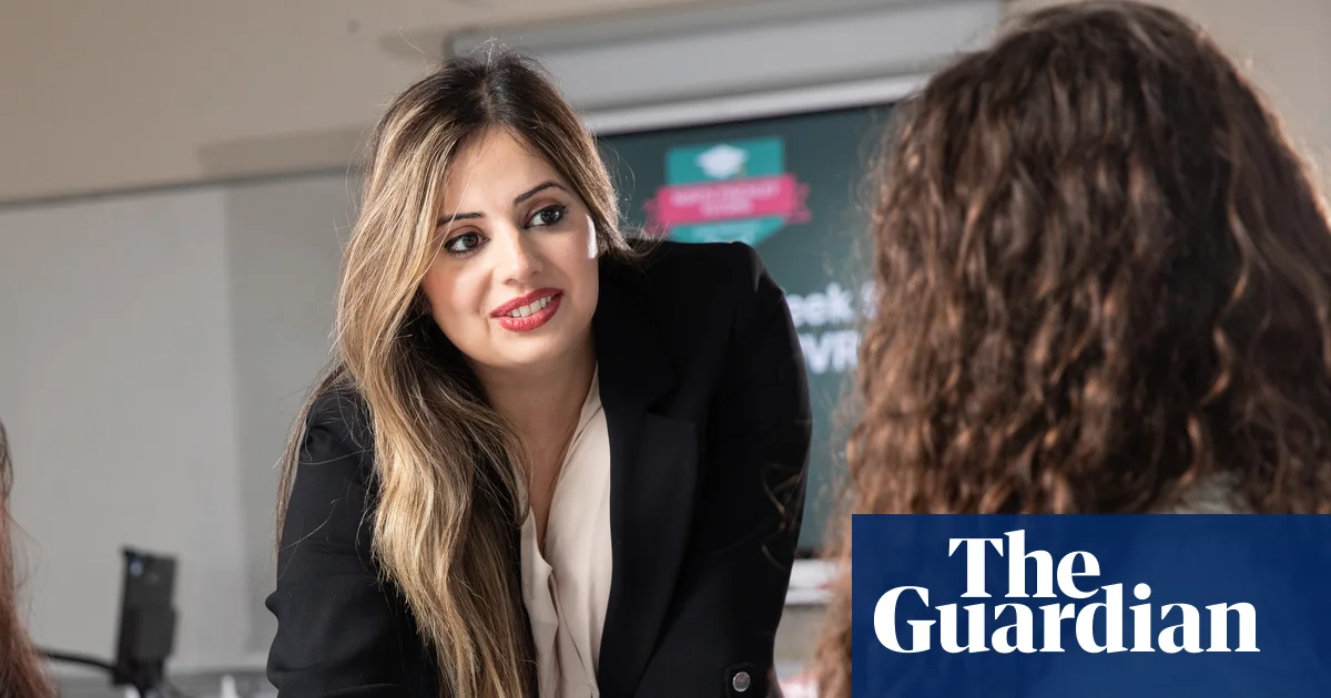‘I was miserable at my old school’: UK social media ban puts spotlight on hybrid learning | Schools