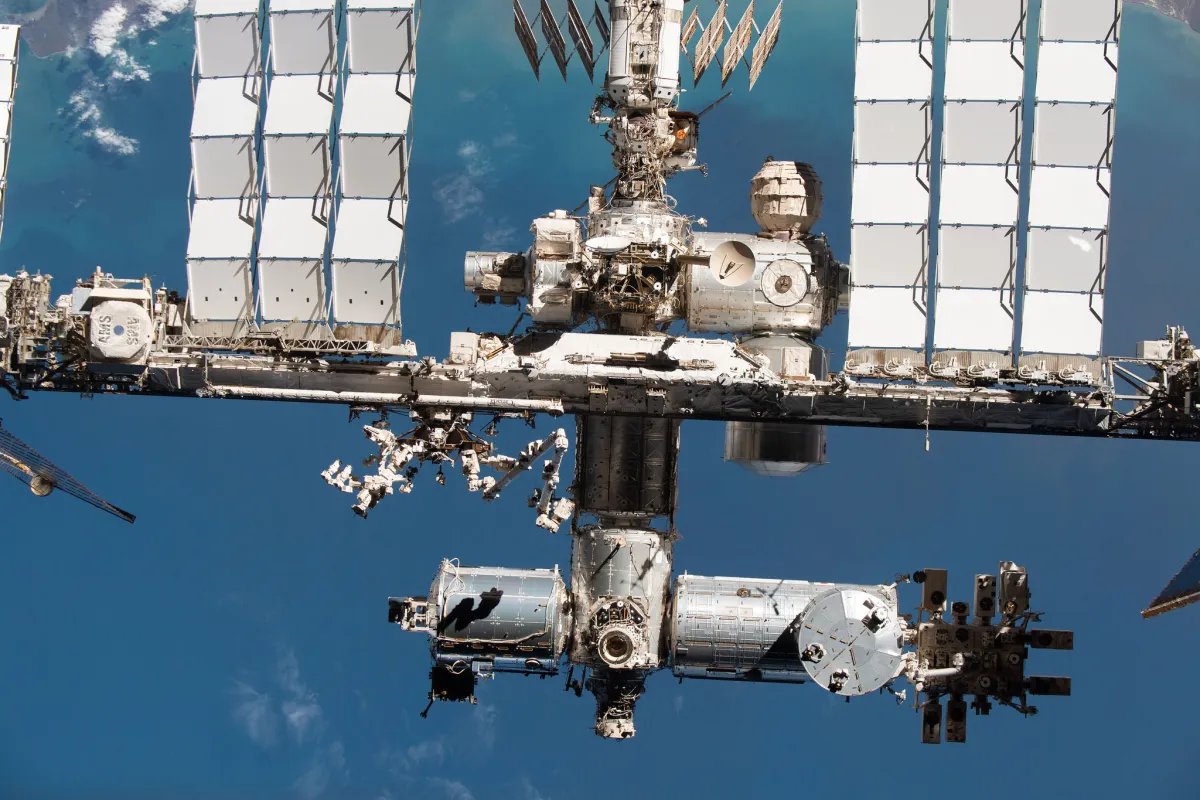 NASA briefly sheltered space station astronauts in SpaceX’s Dragon due to leaks