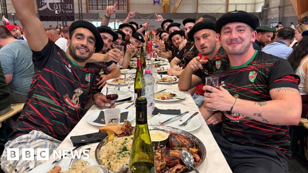France’s ‘patriotic’ banquets rile hard left