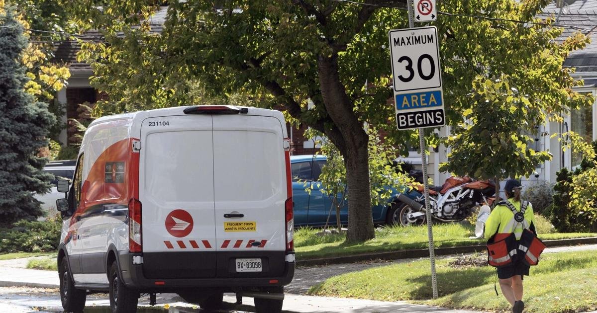 Postal workers overwhelmingly ratify tentative agreement