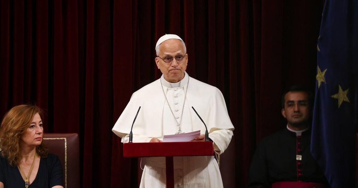 In first papal speech to Spanish parliament, pope demands respect for migrants and international law