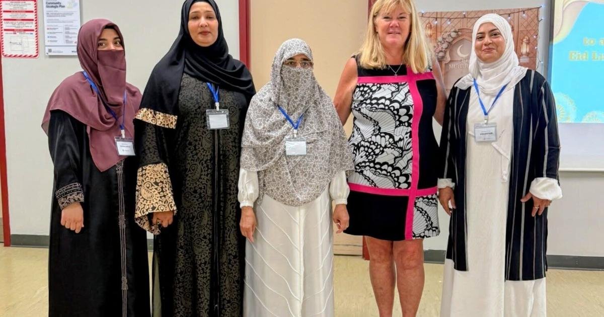 Whitby mayor calls out hateful comments posted on photo of her with Muslim women's group