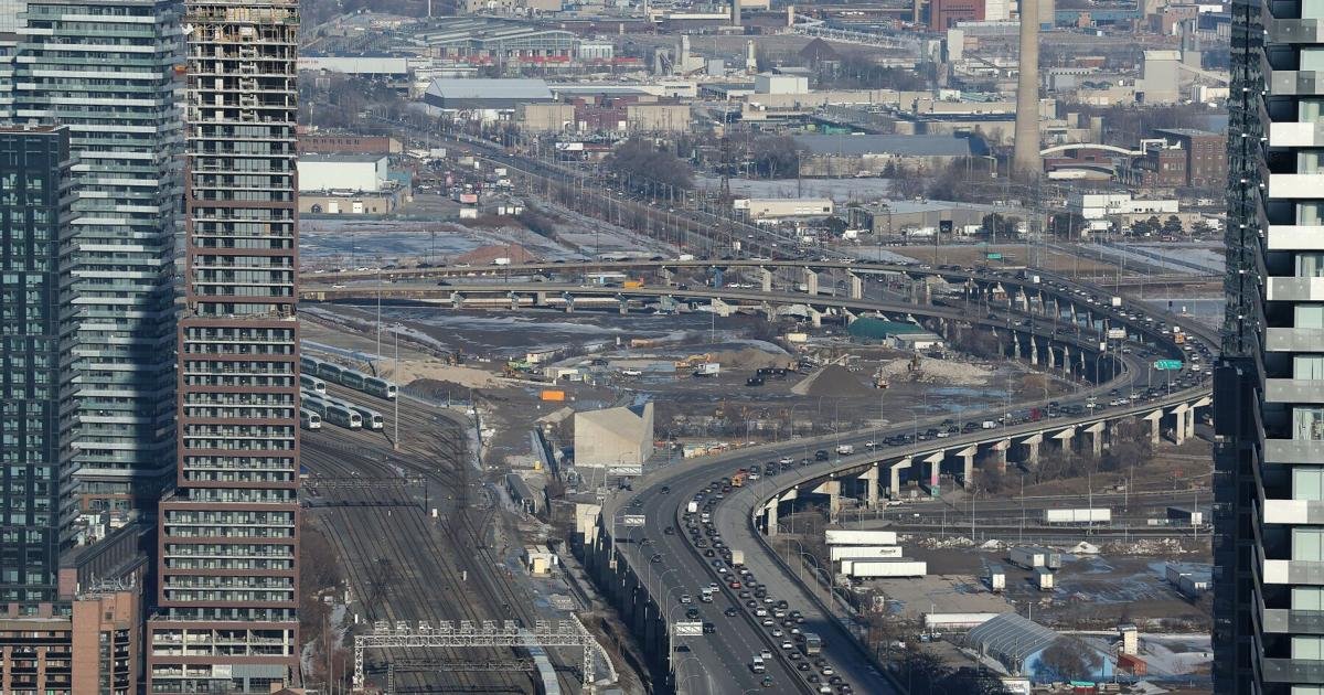 Gardiner Expressway eastbound partially blocked after vehicle catches fire