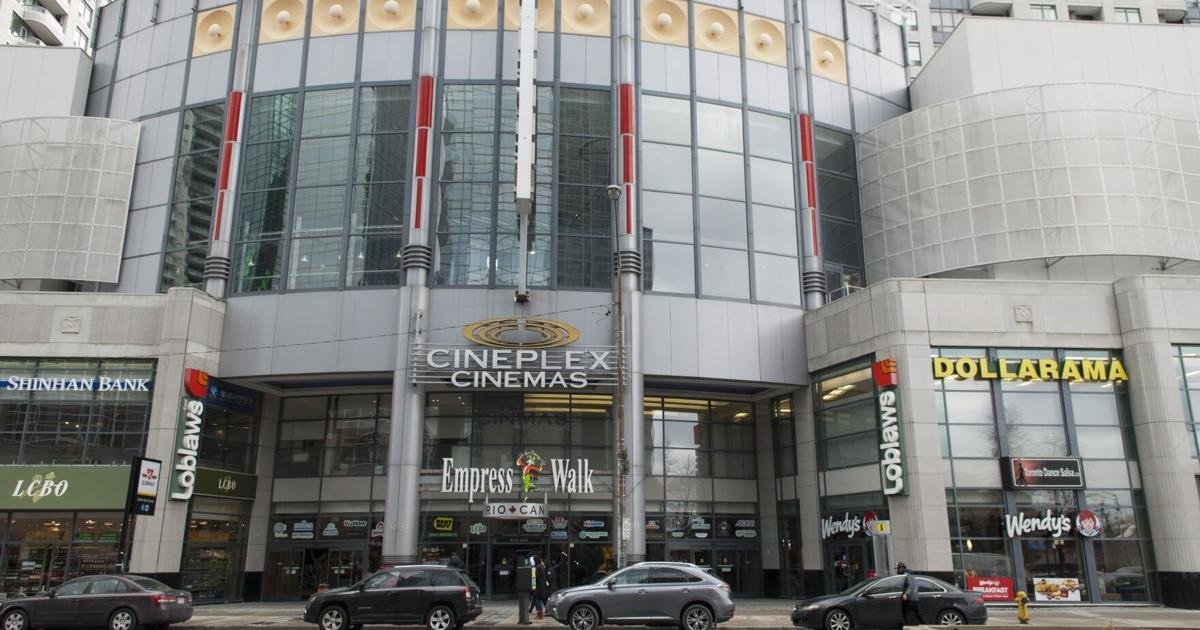 Man dies after falling from escalator at North York mall