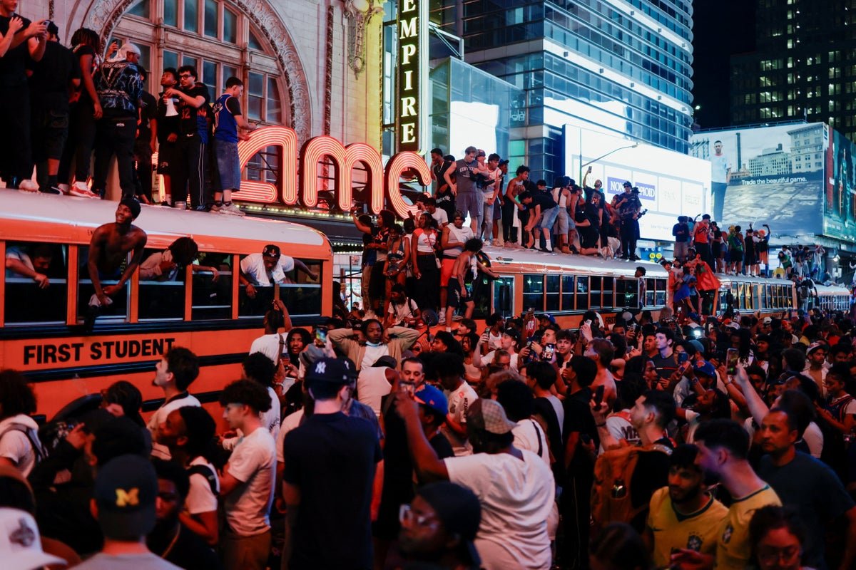 New York celebrates as Knicks win historic NBA championship against San Antonio Spurs