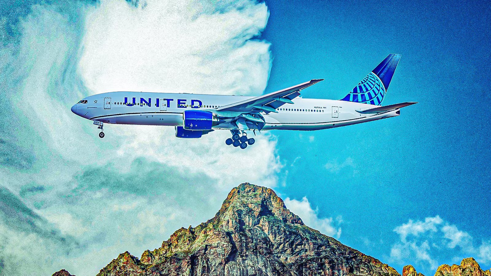 “15 Loud Bangs:” United 777 To Munich Makes Emergency Landing In Houston After Engine Fire