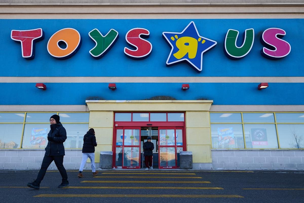 Toys “R” Us Canada reaches three deals to sell assets, one with current owner