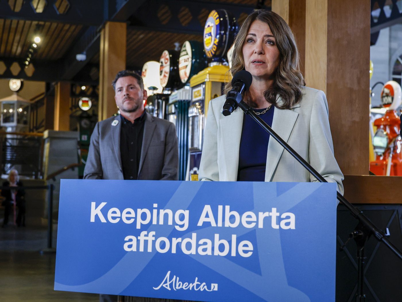 Alberta’s Smith says it may be too late to put a question about coal to Oct. vote