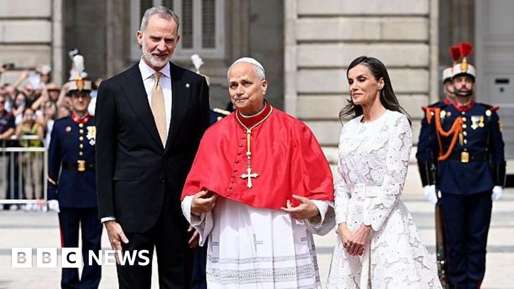 Pope begins Spain visit with praise for country's opposition to war and support for migrants